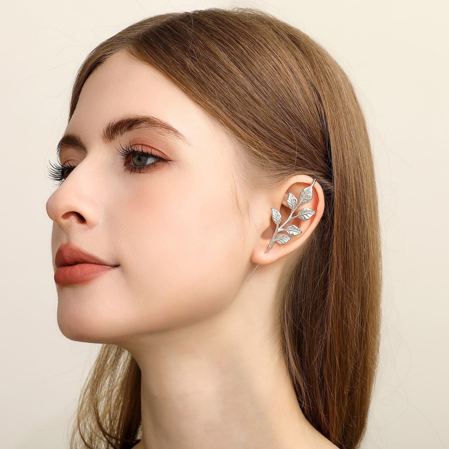 WHISPERING LEAVES-FISILDAYAN YAPRAKLAR