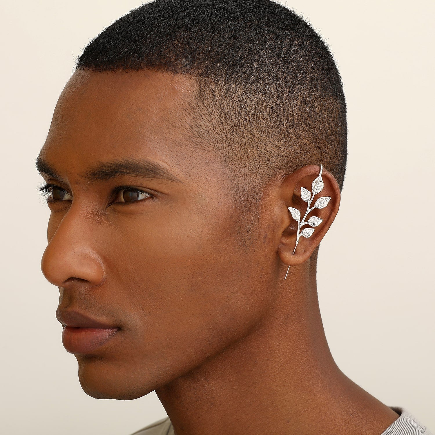 WHISPERING LEAVES-FISILDAYAN YAPRAKLAR